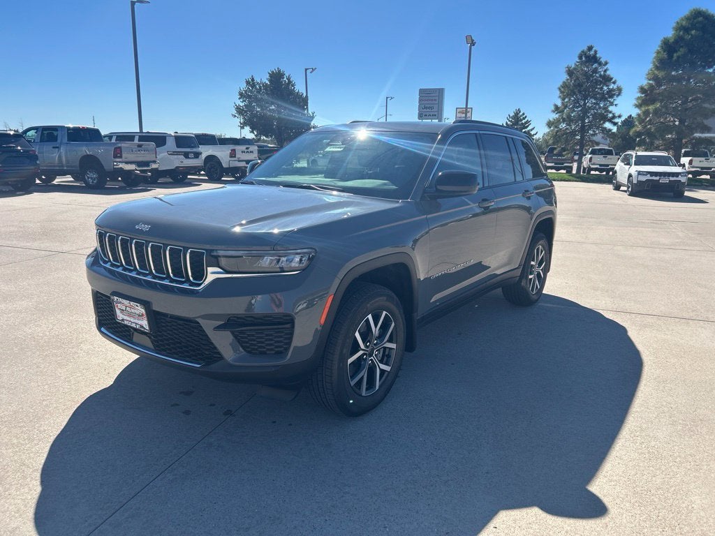 2027 Jeep Grand Cherokee Laredo