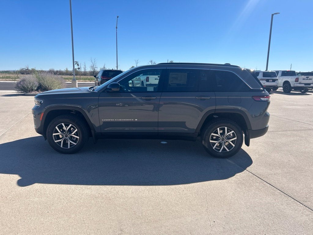 2027 Jeep Grand Cherokee Laredo X