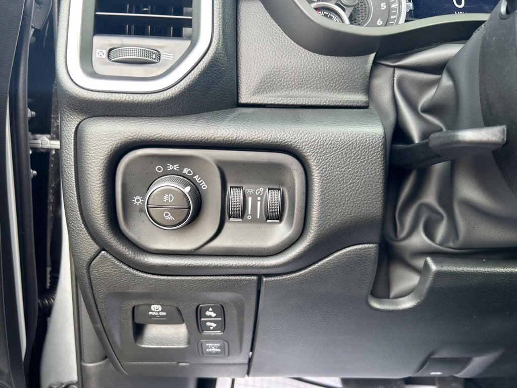 2027 RAM 1500 Big Horn/Lone Star