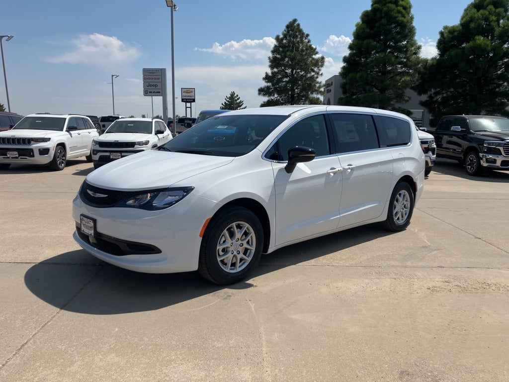 2025 Chrysler Voyager LX