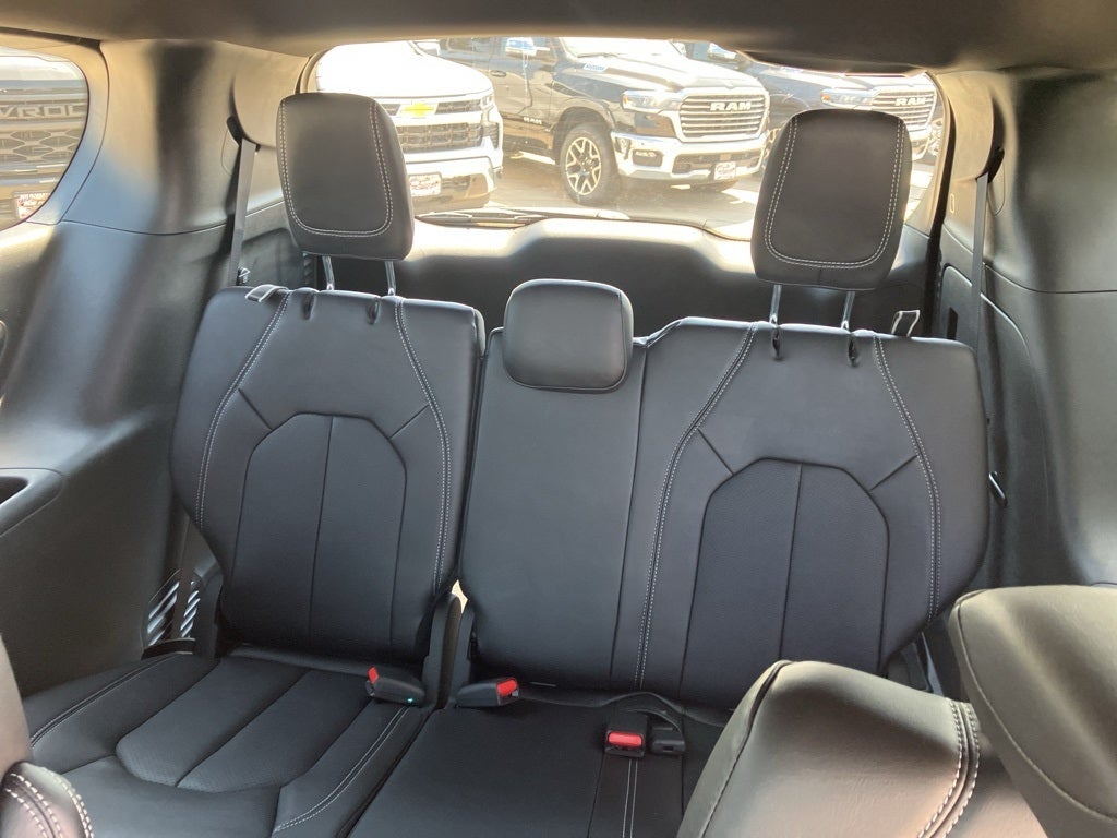 2025 Chrysler Voyager LX