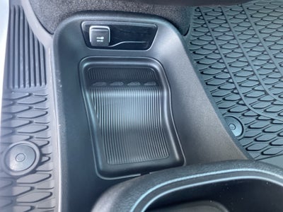 2025 Chrysler Voyager LX