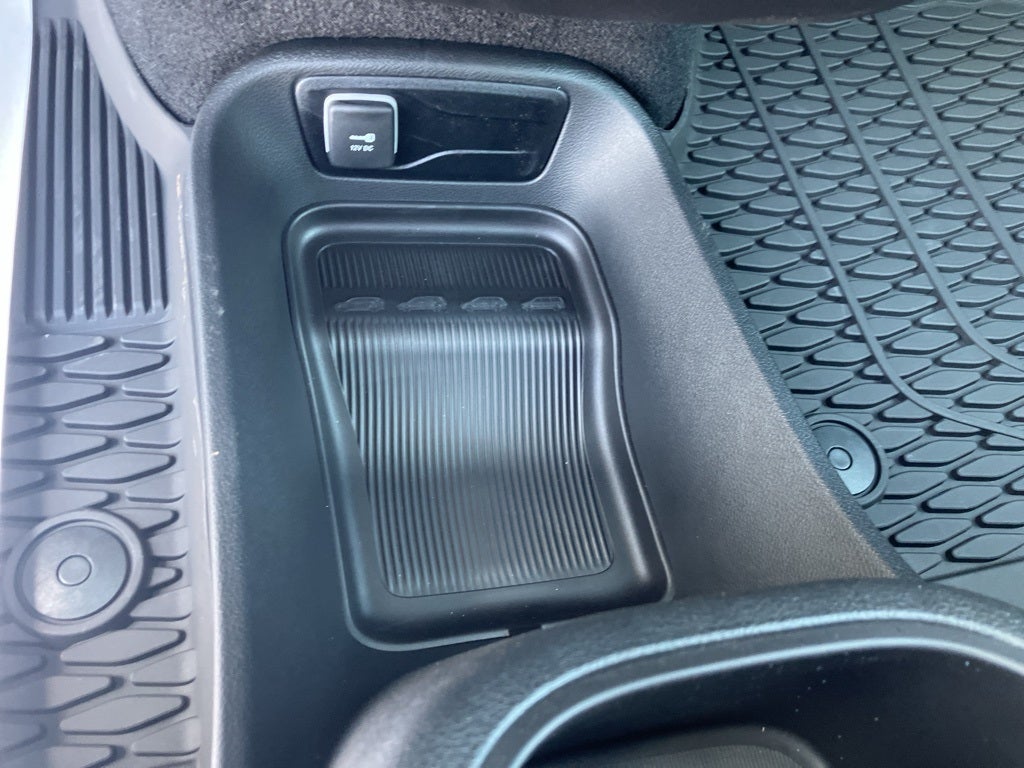 2025 Chrysler Voyager LX