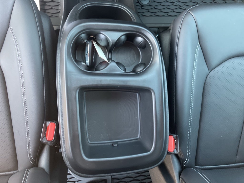 2025 Chrysler Voyager LX