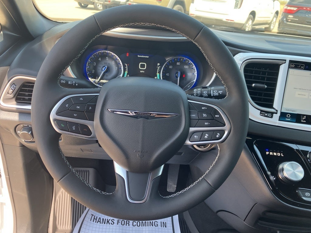 2025 Chrysler Voyager LX