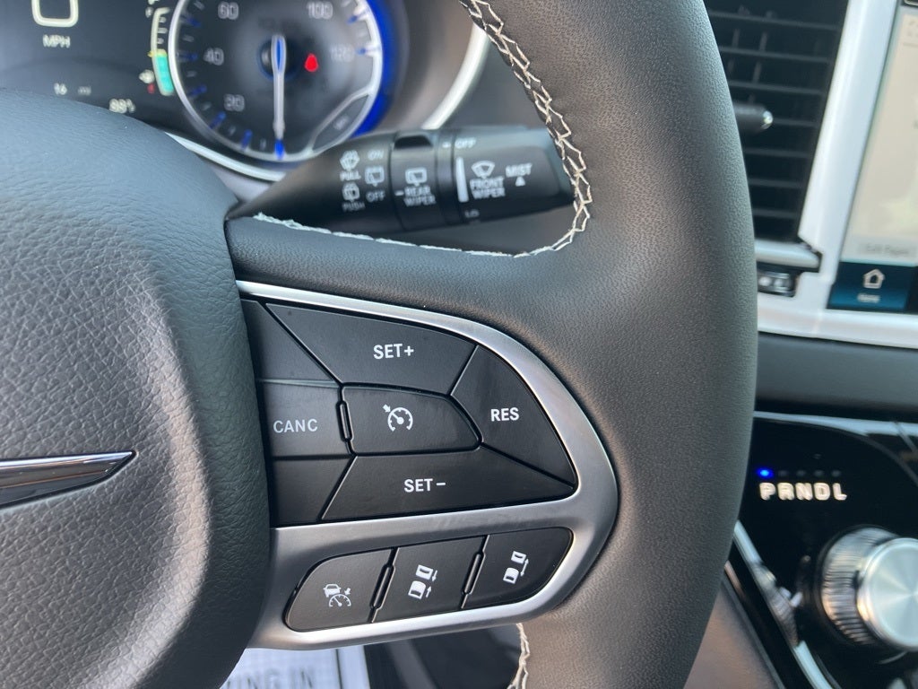 2025 Chrysler Voyager LX