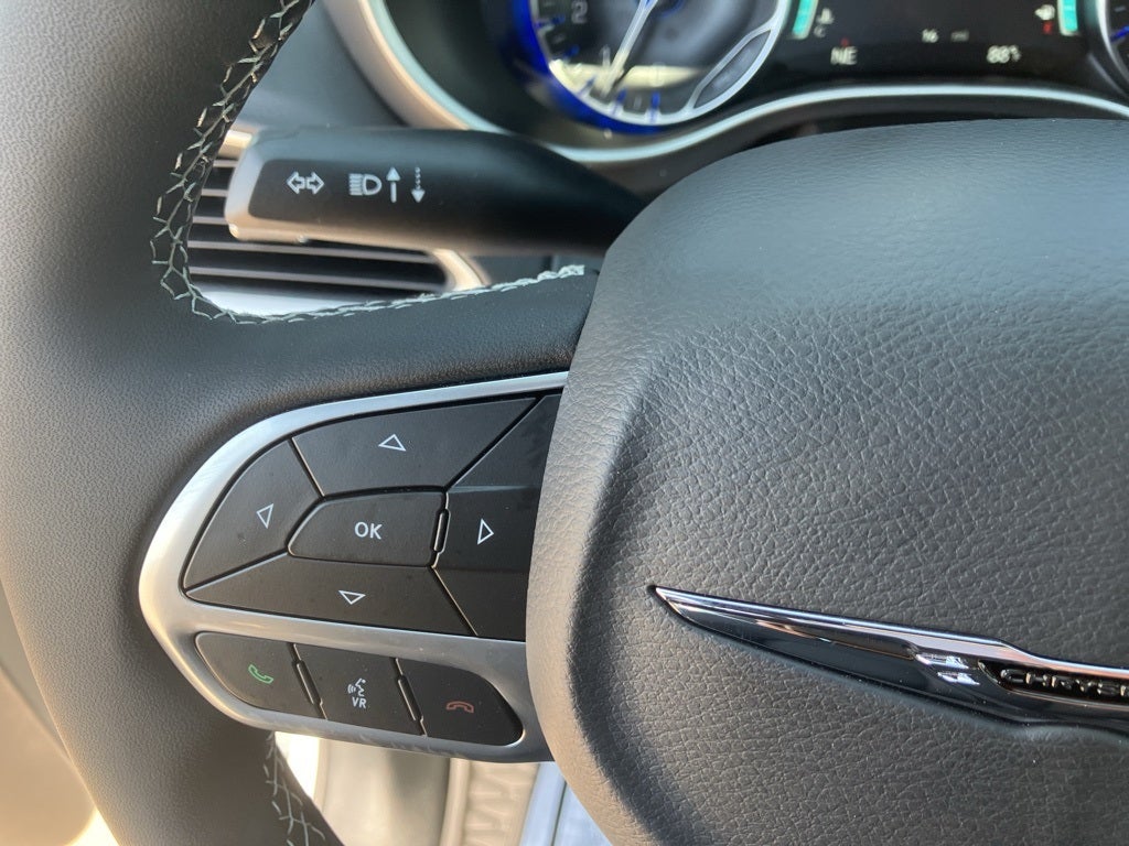 2025 Chrysler Voyager LX