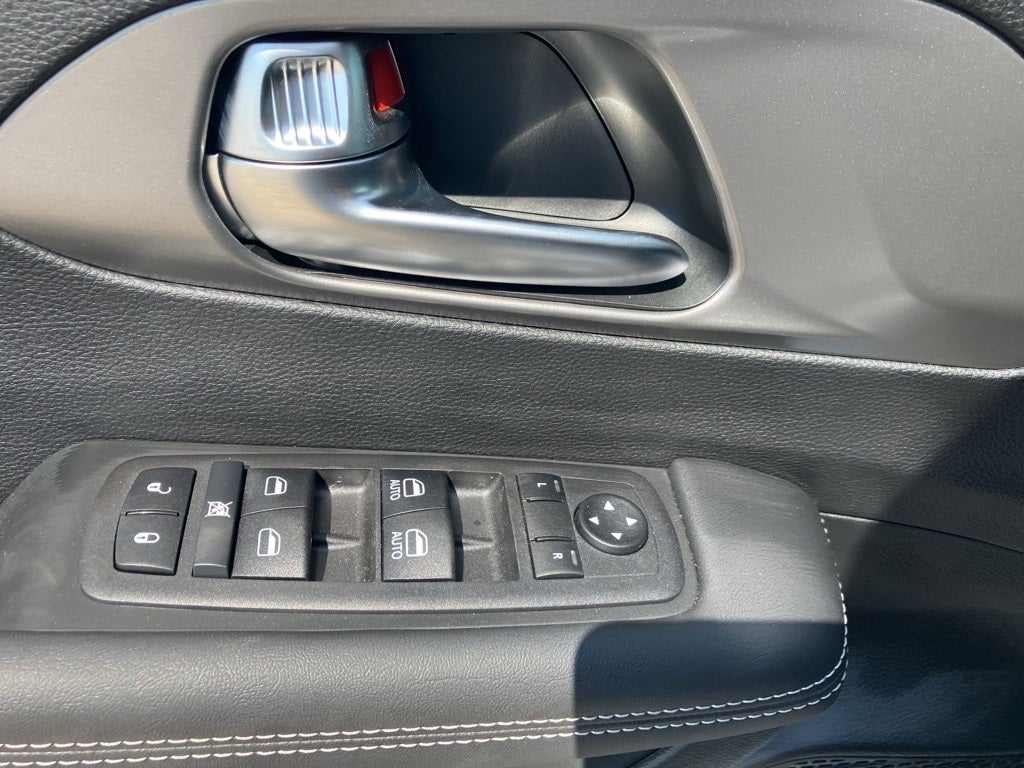 2025 Chrysler Voyager LX