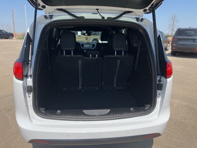 2025 Chrysler Voyager LX