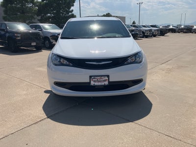 2025 Chrysler Voyager LX