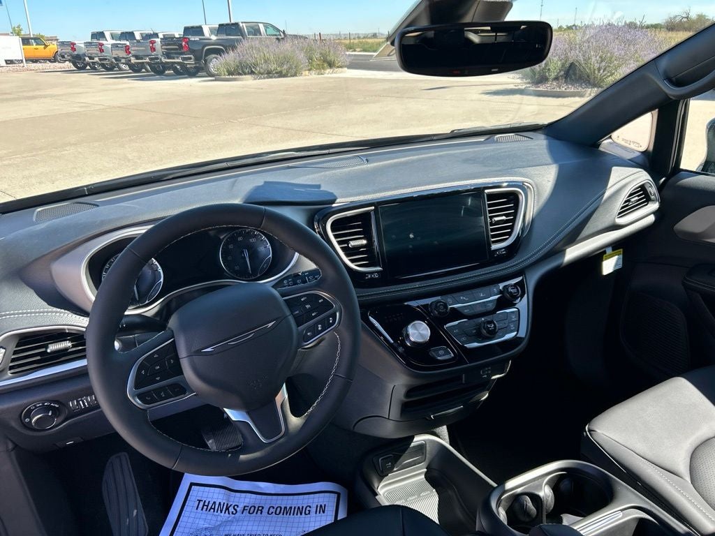 2027 Chrysler Pacifica Select