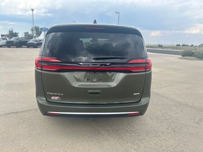 2027 Chrysler Pacifica Select