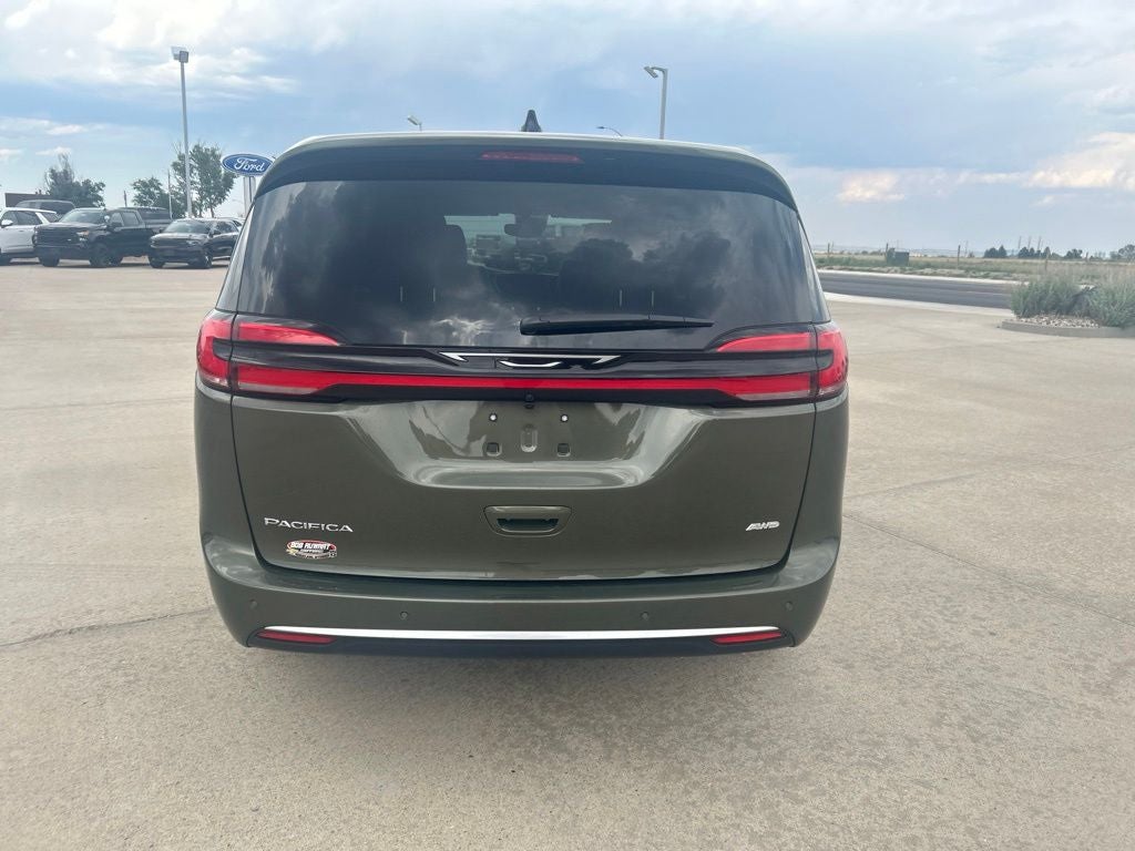 2027 Chrysler Pacifica Select