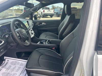 2027 Chrysler Pacifica Limited
