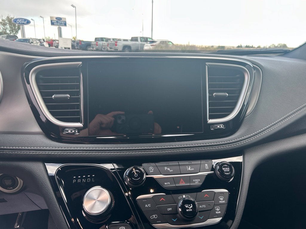 2027 Chrysler Pacifica Limited
