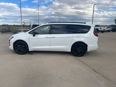 2027 Chrysler Pacifica Limited