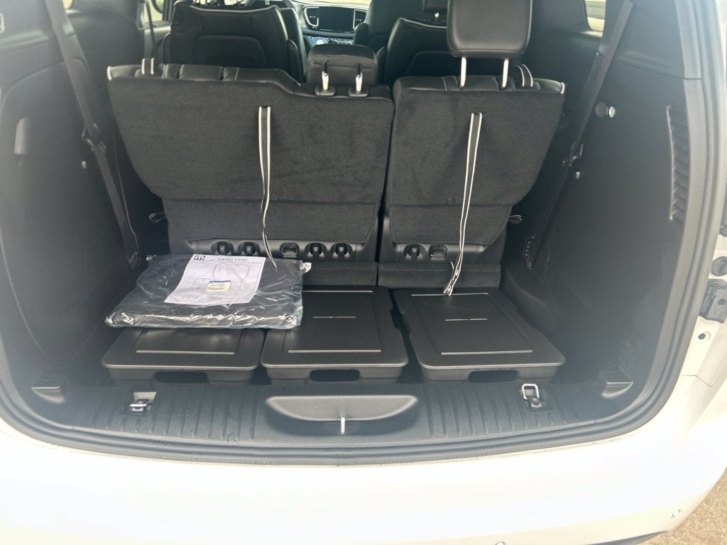 2027 Chrysler Pacifica Limited