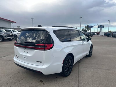 2027 Chrysler Pacifica Limited