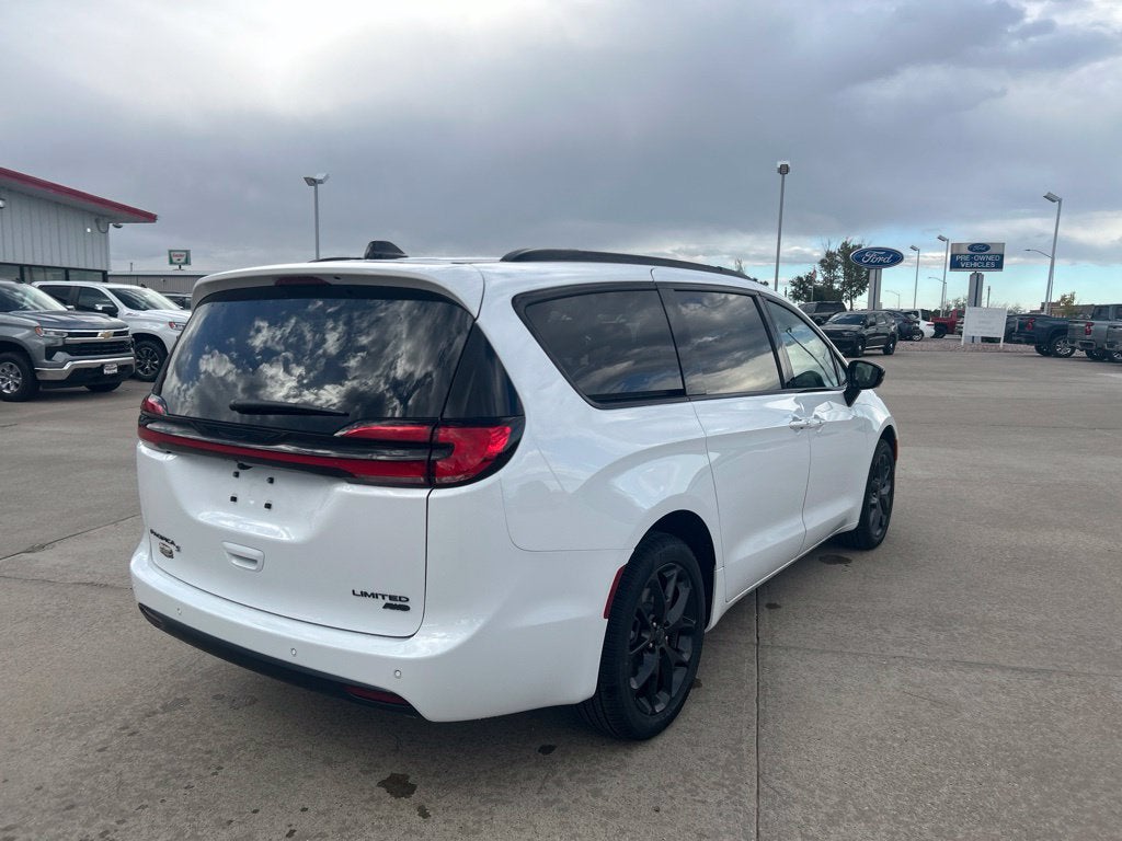 2027 Chrysler Pacifica Limited
