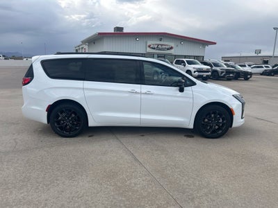 2027 Chrysler Pacifica Limited